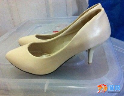 SIZE 37 ($ 10)