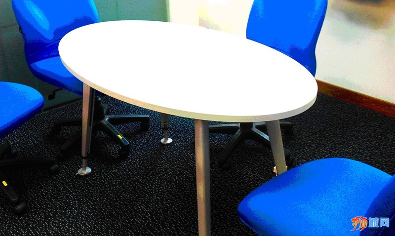 white owal meeting table 