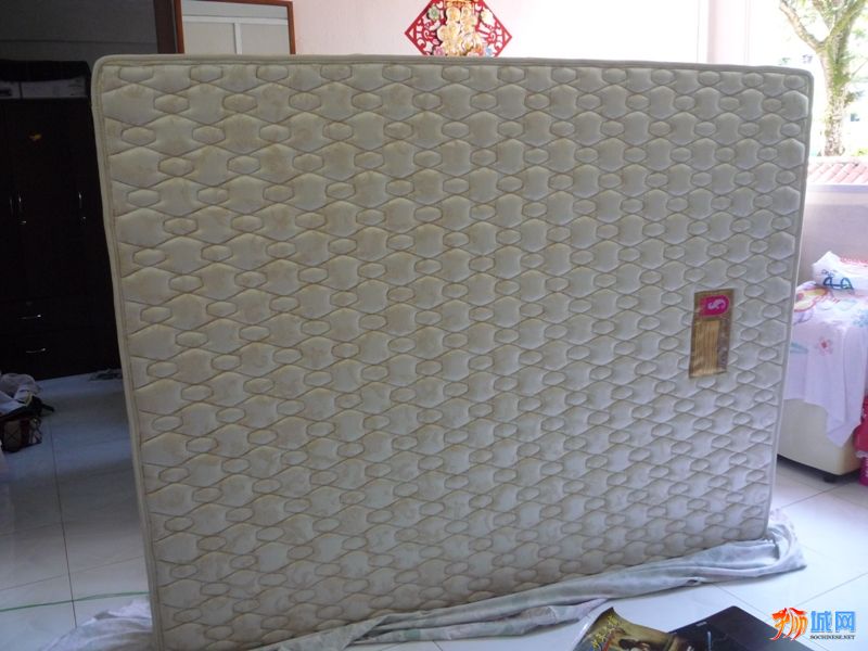 海马牌双人床垫很硬queen size180元（原价800）