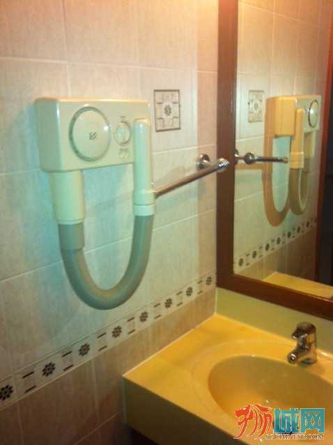 Toilet 2.JPG