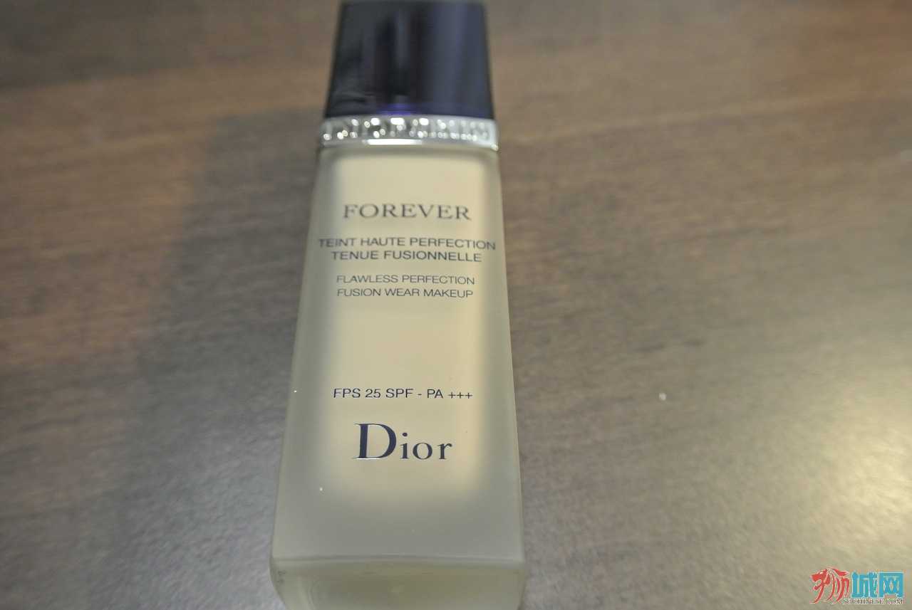 Dior Forever 粉底，适合混合性偏油皮肤，9.9成新，用过一次：