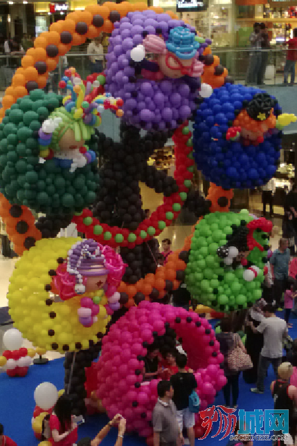 marina square搞活动，全都是用气球做的，好童话的！有孩子的姐妹们快去吧。没孩子的也去吧，找找 ... ...