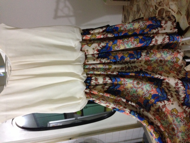 2）全新雪纺裙 , 从来没穿过，洗过一次. Free size, $35转。