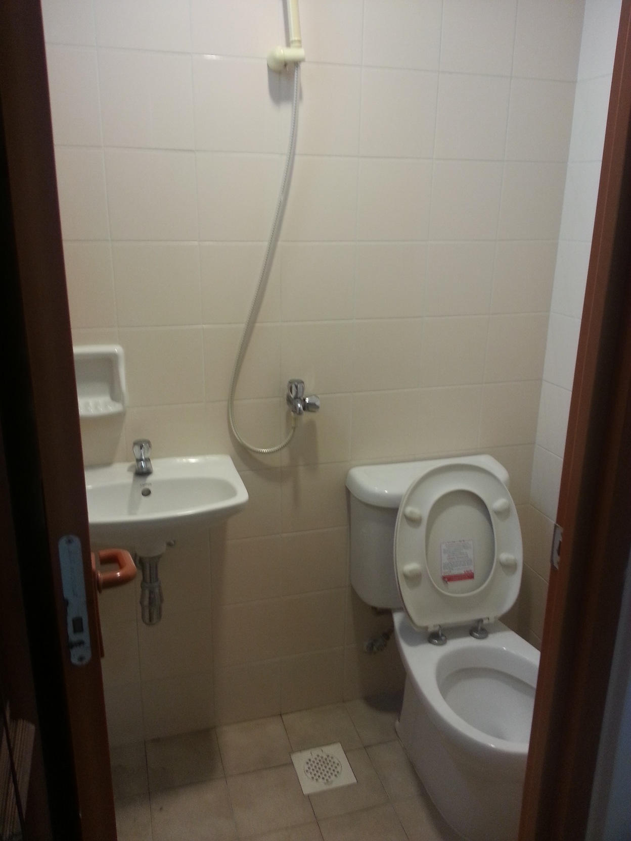 common room 4 bath room.jpg