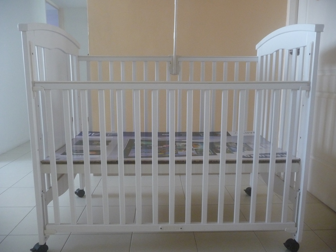 婴儿床9.5成新， $60,  长宽高是：120cm, 72cm, 100cm