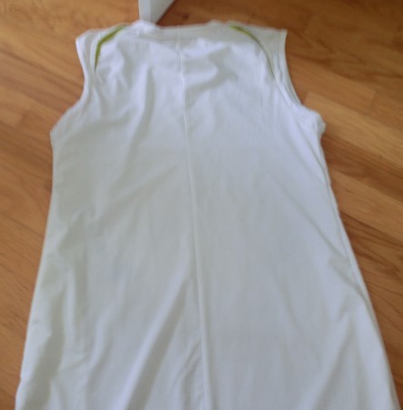 2号：这是一件长衣服 可以当裙子 也可以搭打底裤 面料很舒服 5元卖了