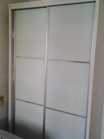 推拉门衣柜  宽 1.15m  高 1.9 m (崭新， 白色）内带试衣镜