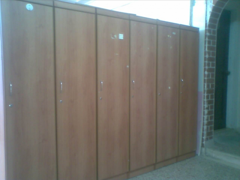 一扇门的衣柜（单门）25元。注：可以用多个单门柜进行组合式的 隔墙摆放。尺寸：高180.jpg