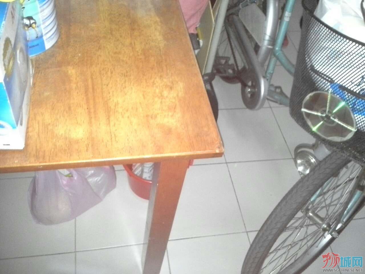 实木餐桌.jpg