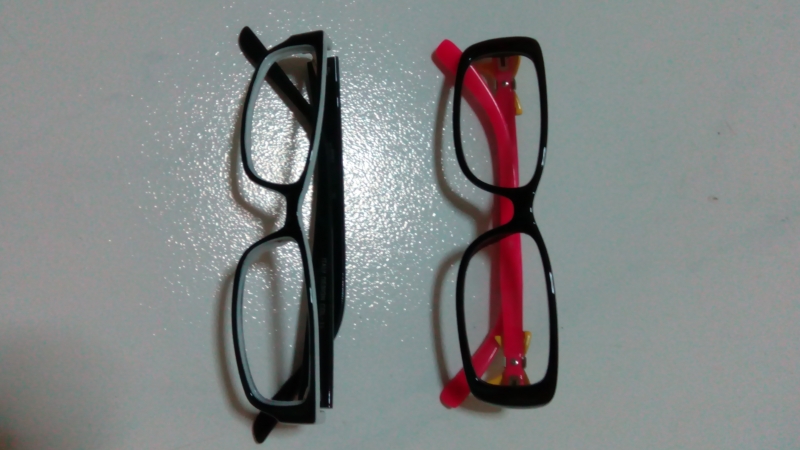 平光眼镜，新，3刀每个，2个5刀