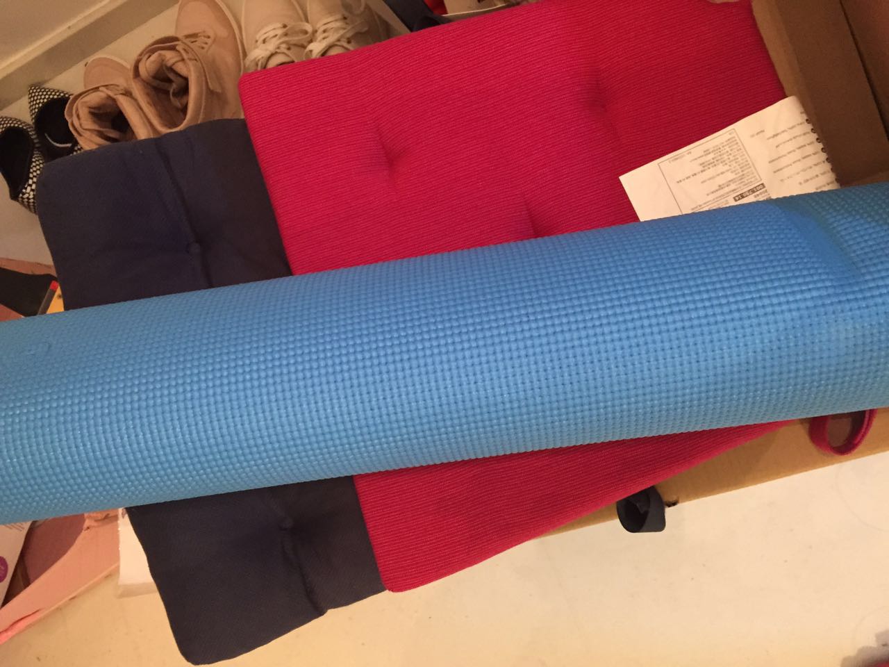 蓝色瑜伽垫 和 坐垫