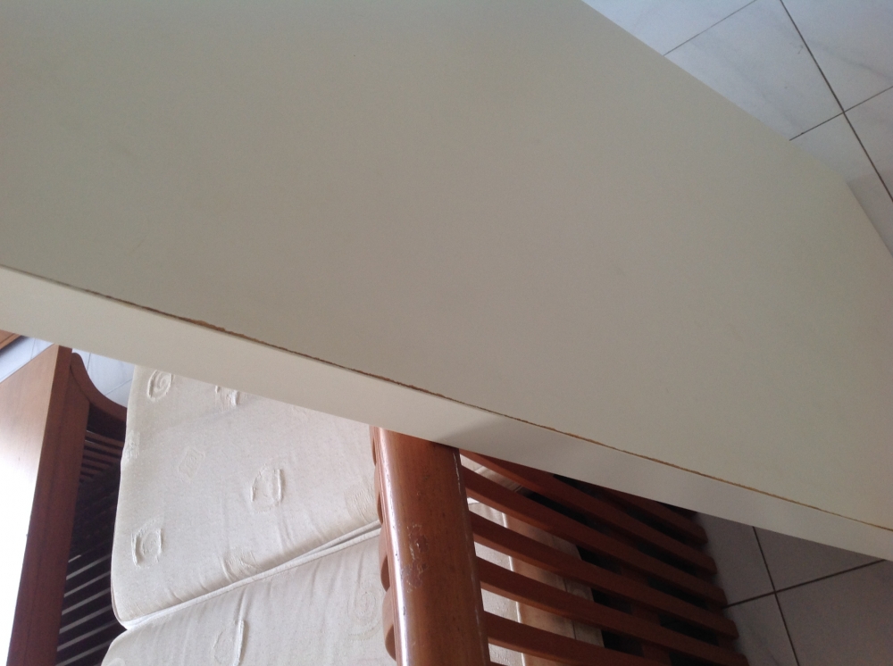 IKEA桌子18，有点掉漆，白色桌子，桌面有点污迹，120*60