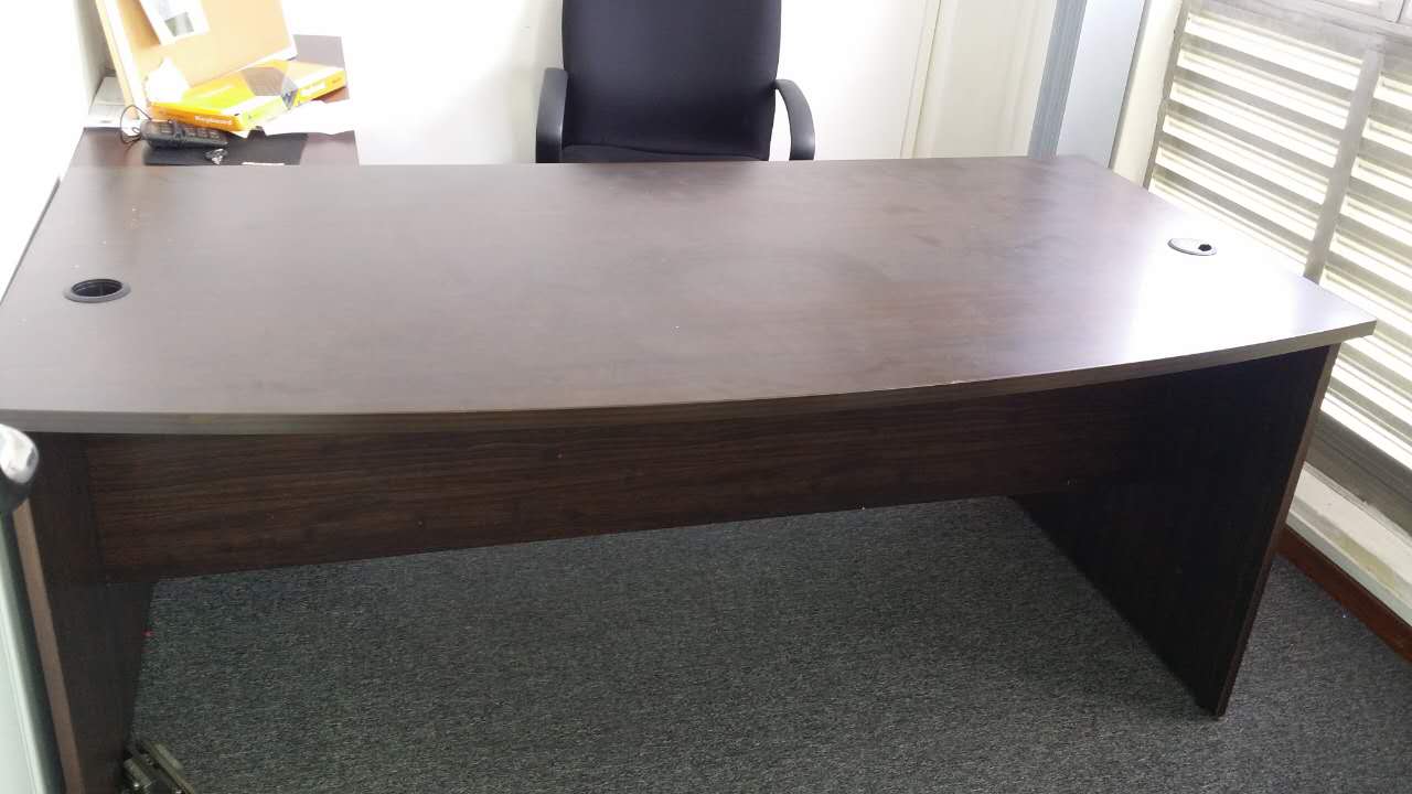 大的办公桌$380一张 80cmX180cmX72cm