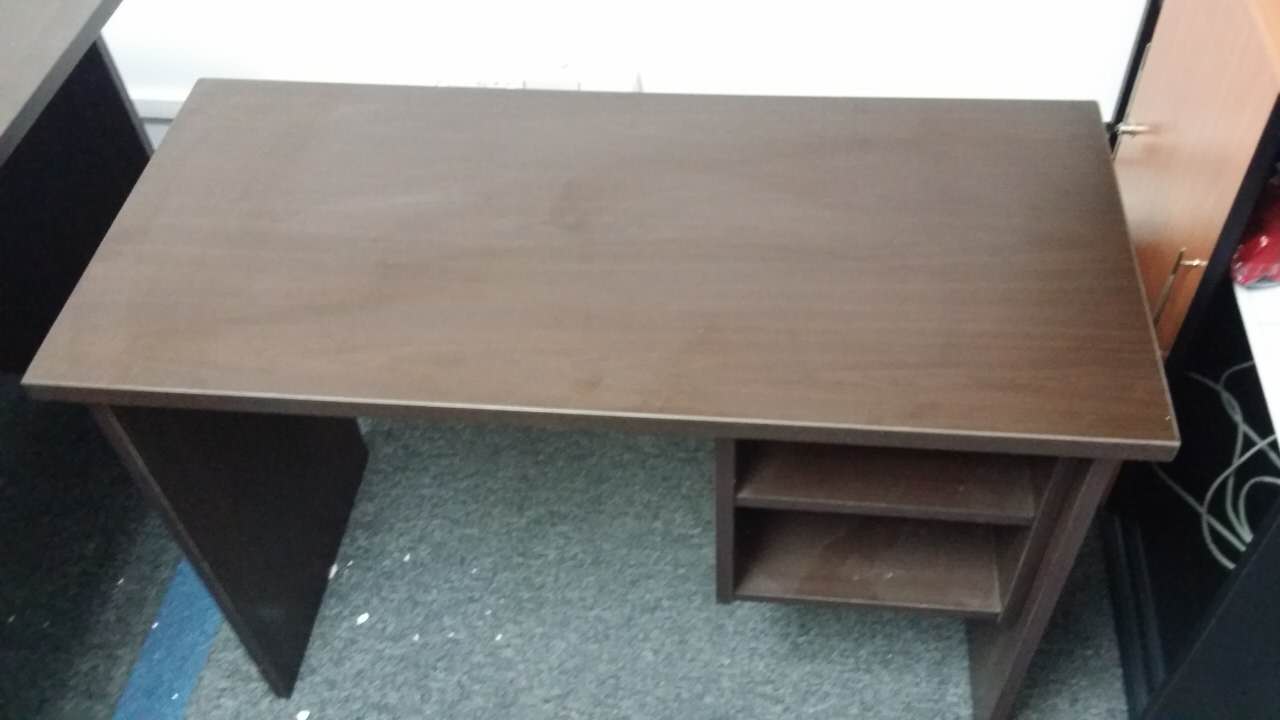 小办公桌$50元一张 45cmX65cmX100cm