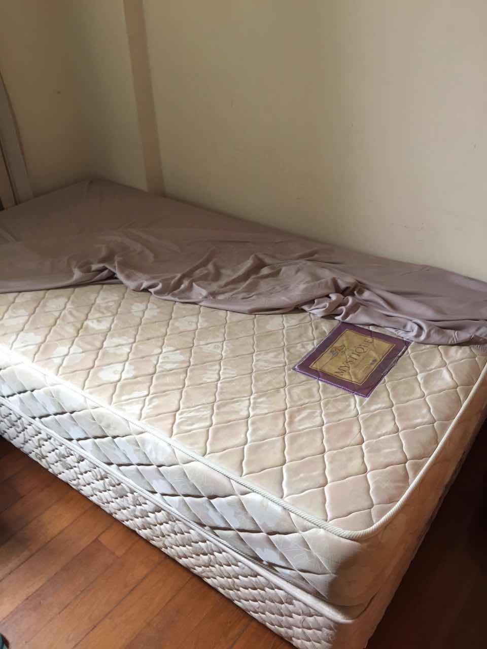 单人床+床垫，$50.00,随时取