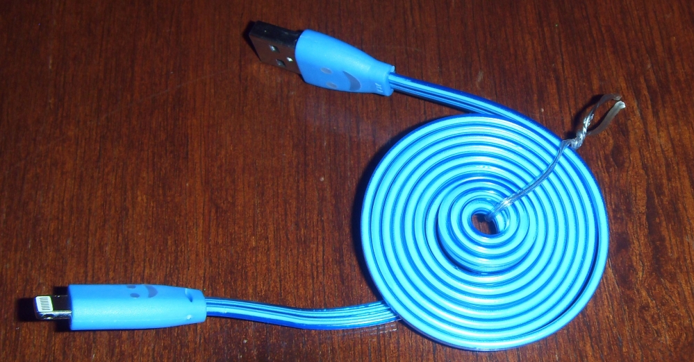 iphone 6 cable (colour changing led light blue).jpg