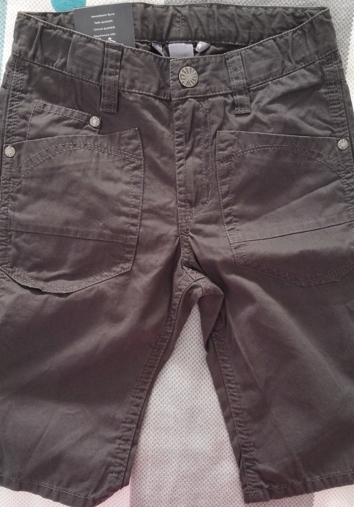 全新全棉外短裤，腰围58CM，裤长43CM，购自H&M旗舰店。