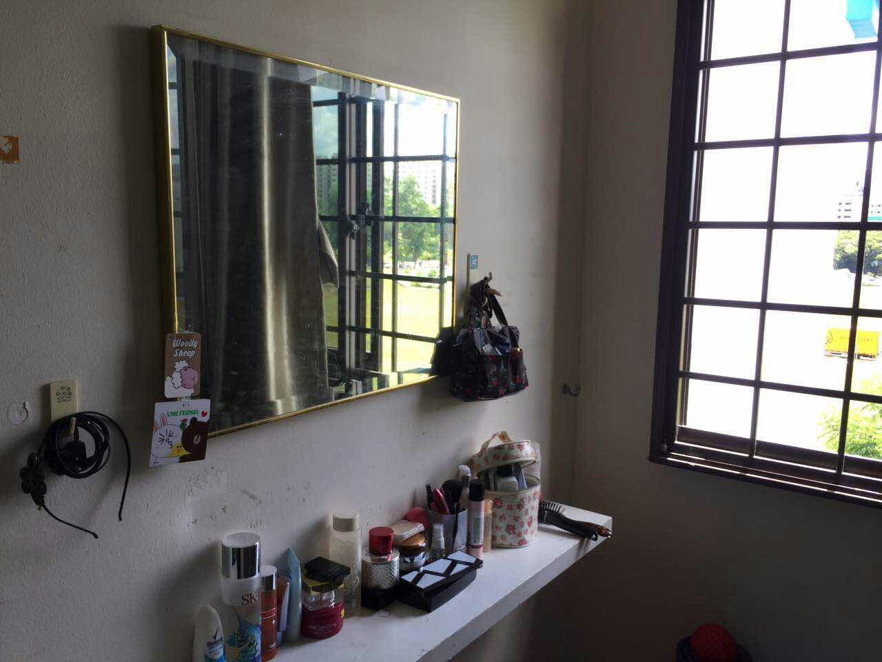 小梳妆台