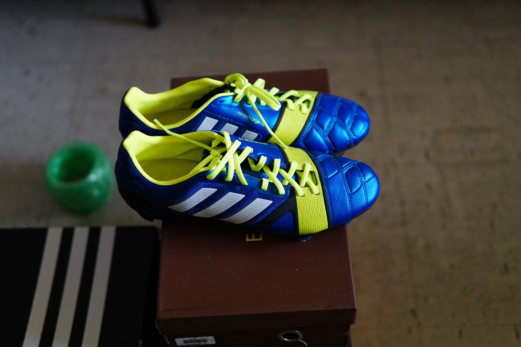 Adidas足球鞋很新很新