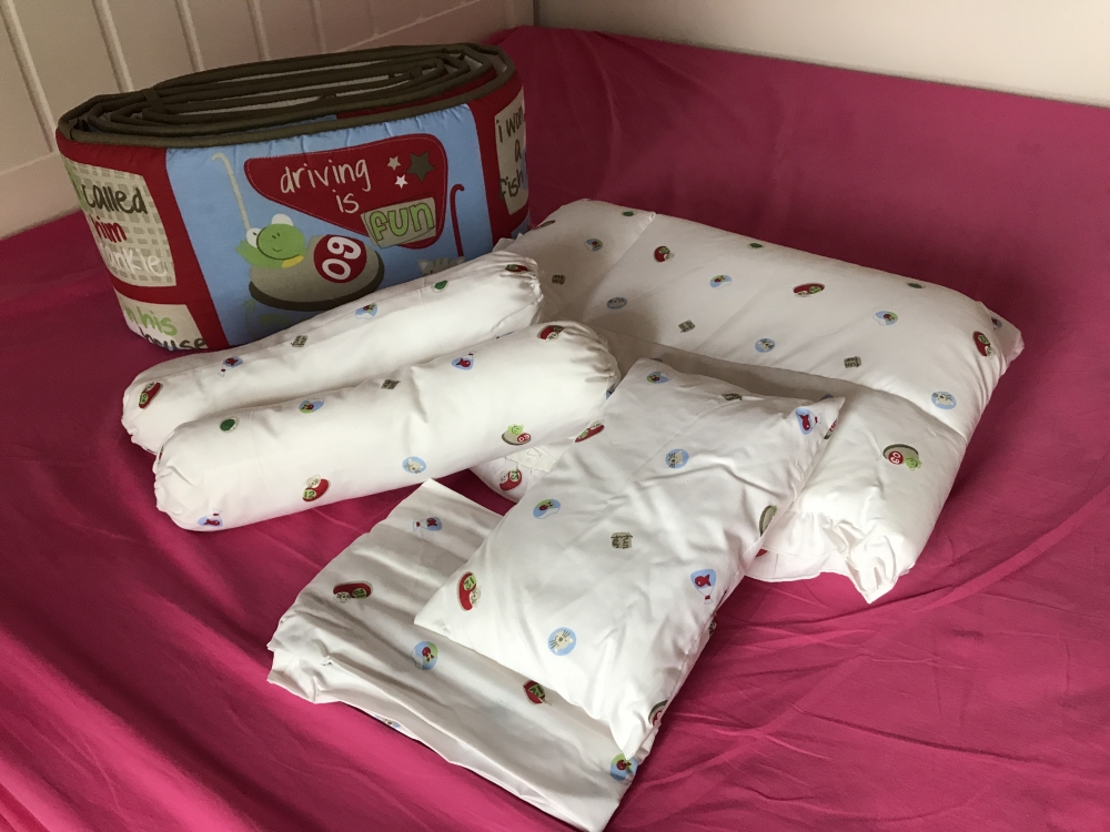 全新！儿童床专用床围，床单，抱枕，枕头，被子套装