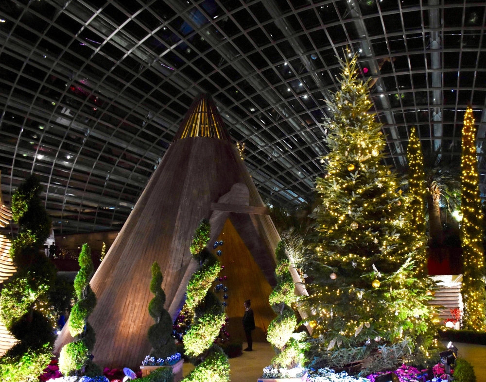 20171110-sg-gbtb-xmas-floral-display-2-data.jpg