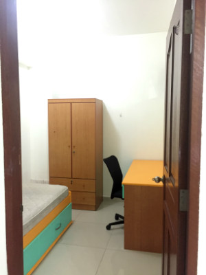 small room 1.jpg