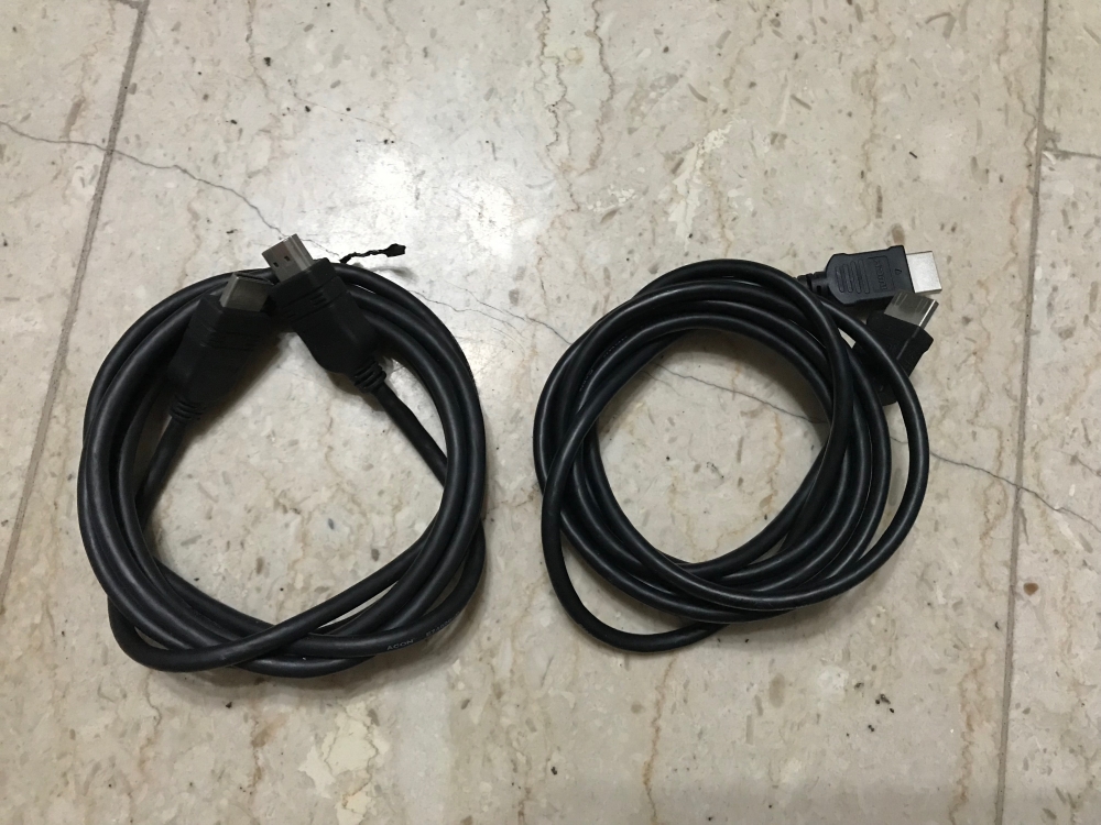 HDMI先2根，接电视和路由器的线.JPG