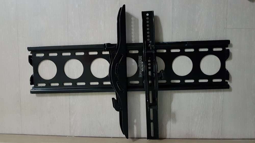 TV WALL MOUNT B.jpg