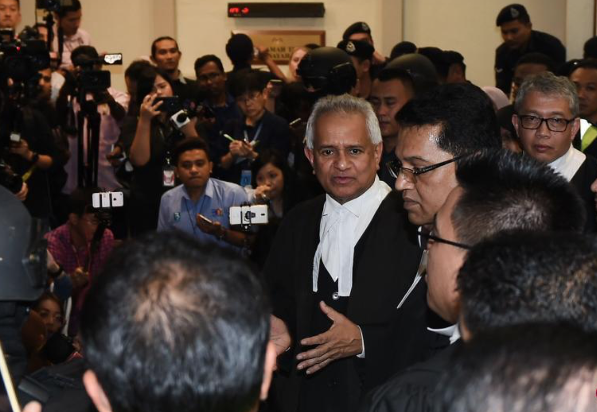【狮城论坛】马来西亚前首相纳吉今日出庭,否认所有控