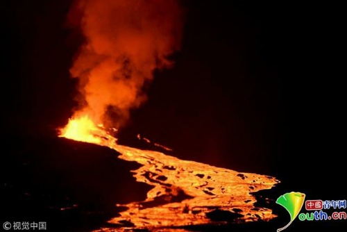 厄瓜多尔伊莎贝拉岛火山爆发 岩浆流淌成河异象的启示1.jpg