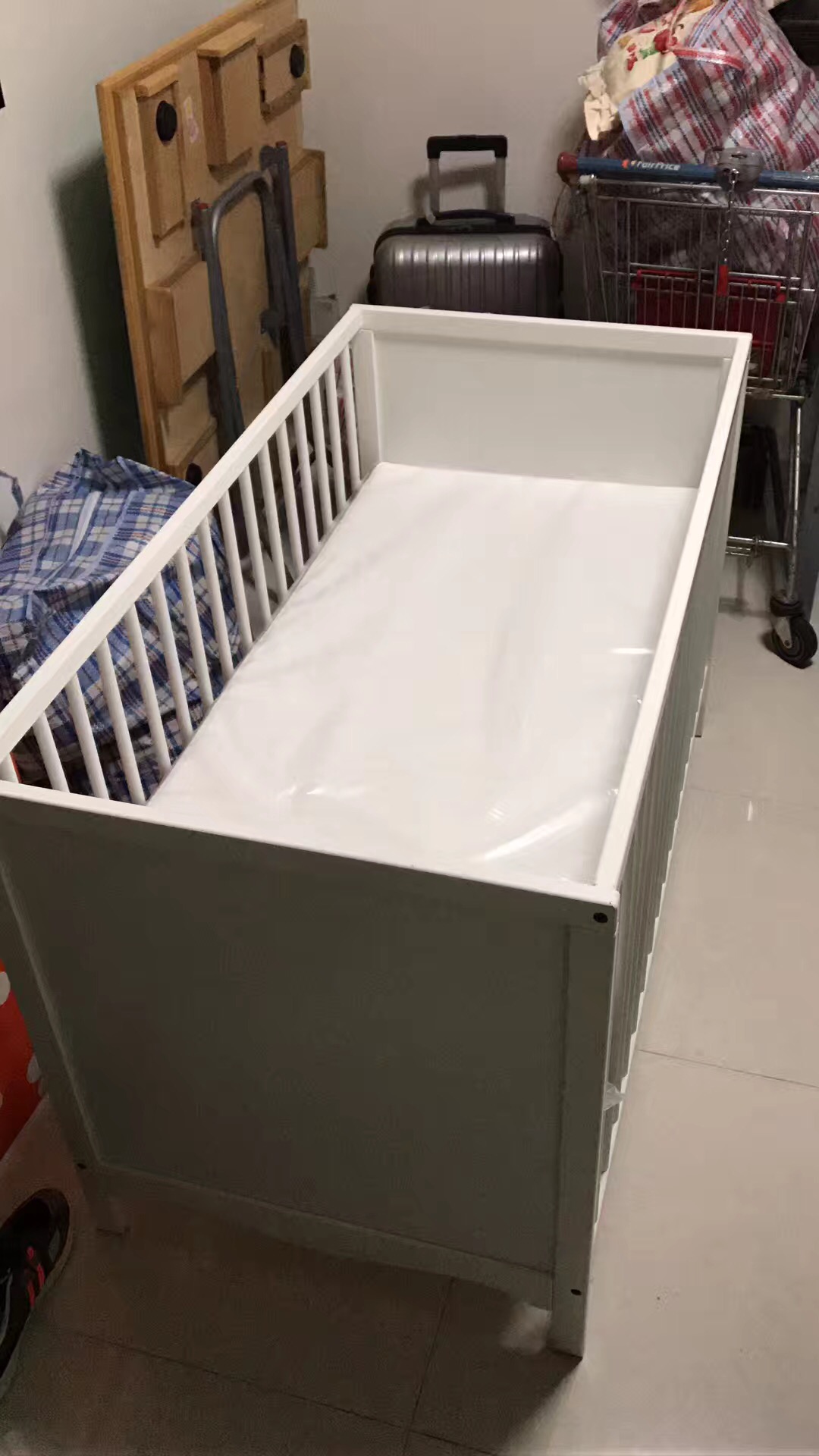 宜家婴儿床 只用了两个月 宝宝回国了