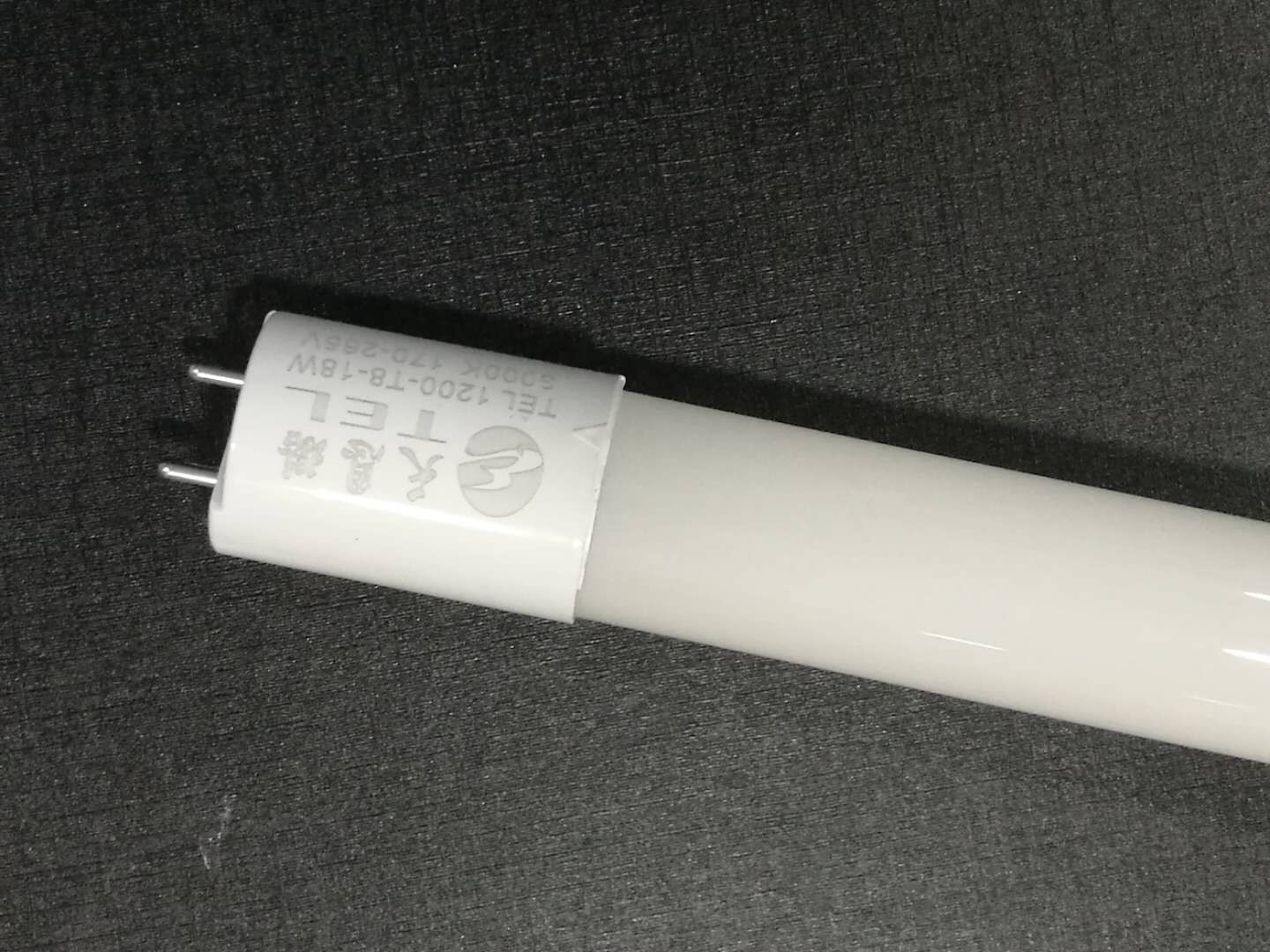 T8 1200mm  玻璃管 LED 灯 1.2米 3000K/4000K/6000K  S$6/支，量大可优惠