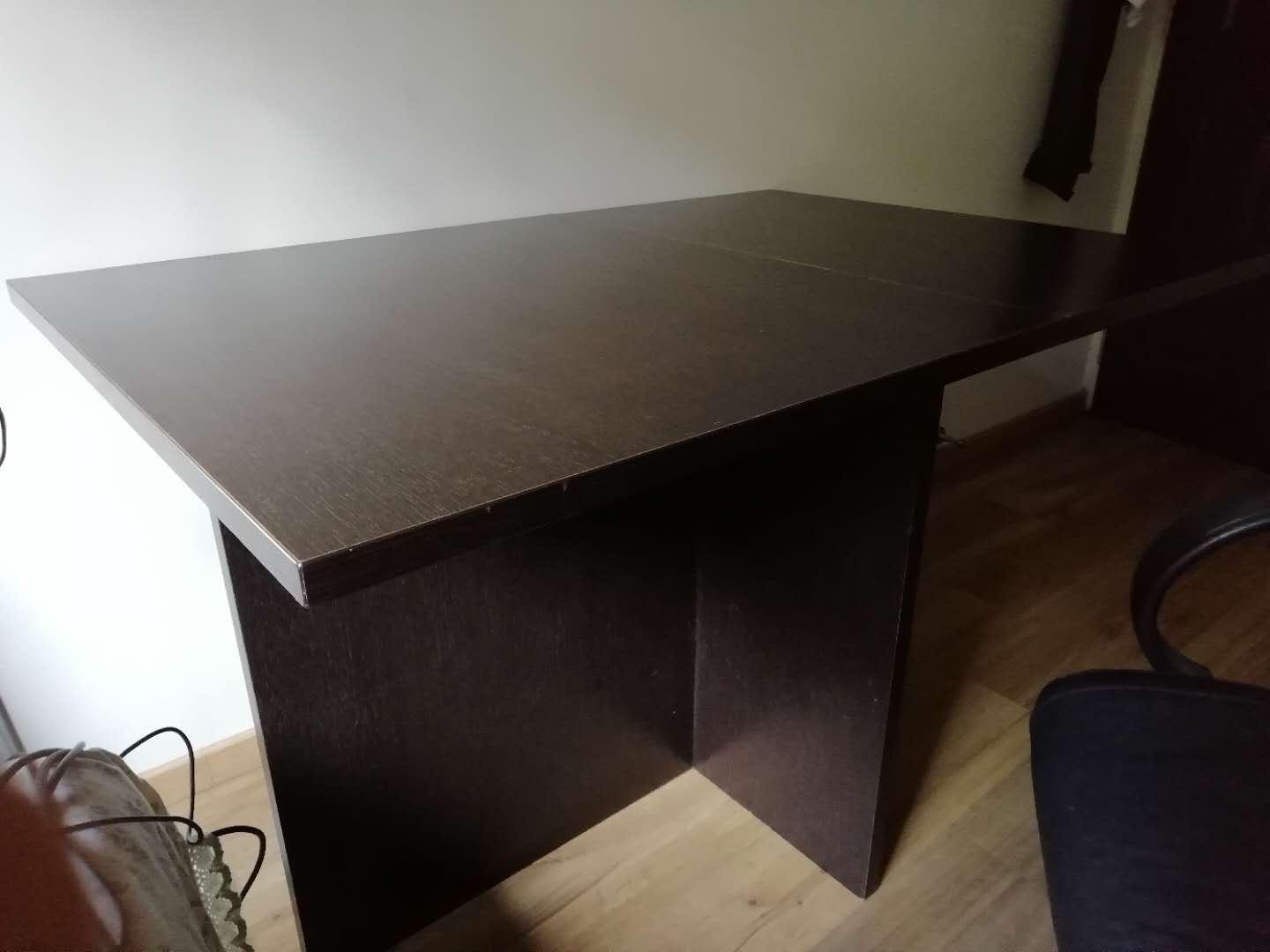 折叠木制桌子
