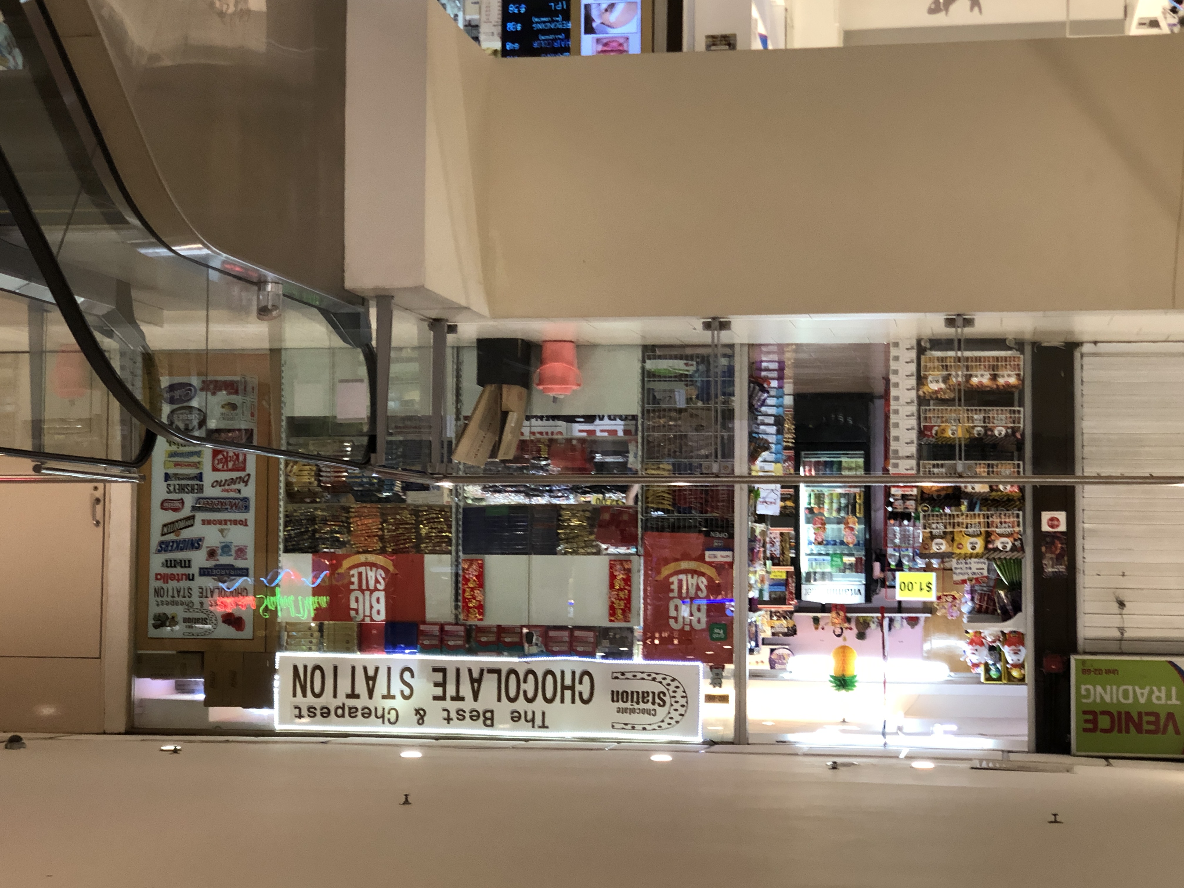 Lucky Plaza Shop 2.JPG