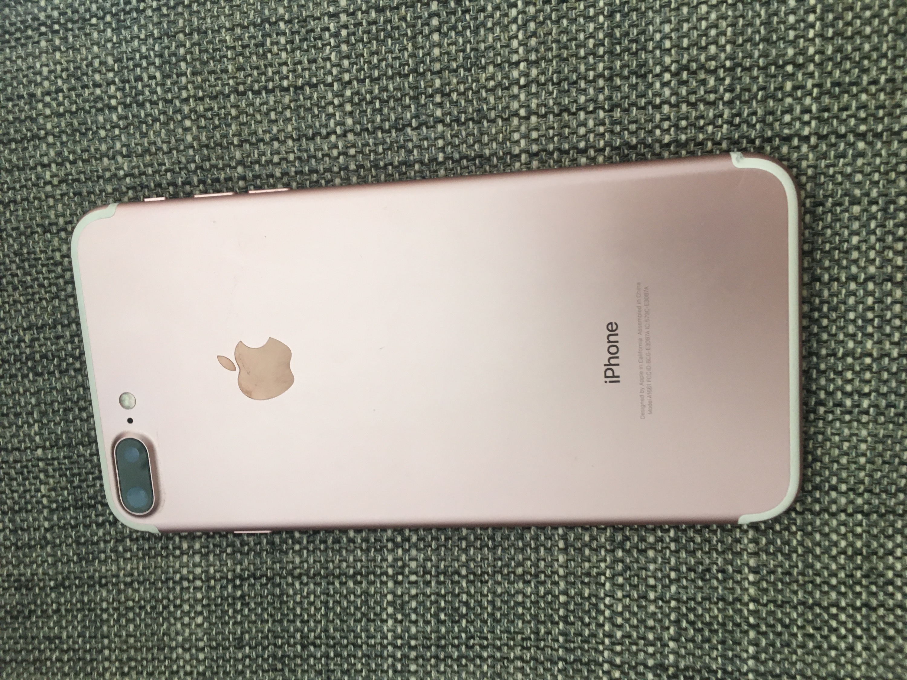 粉色苹果7plus128g,完美无磕碰耳机配件齐全360卖