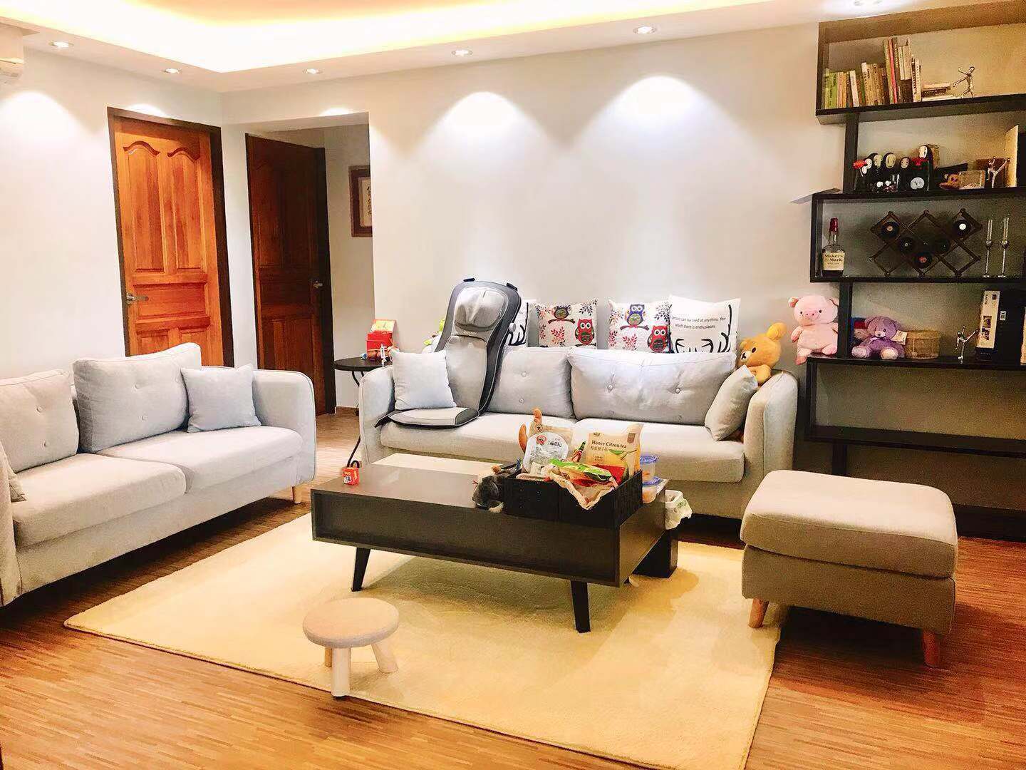 LivingRoom3.jpg