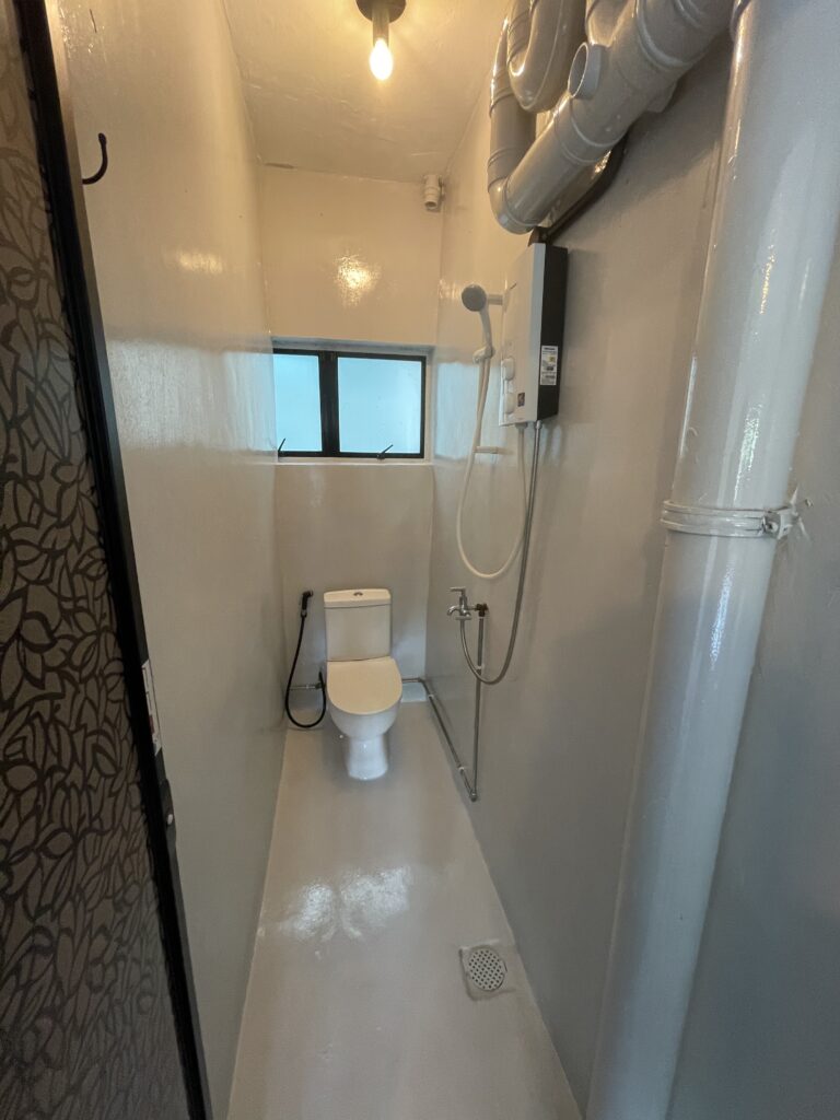 C146-standard-room-bathroom-768x1024.jpg