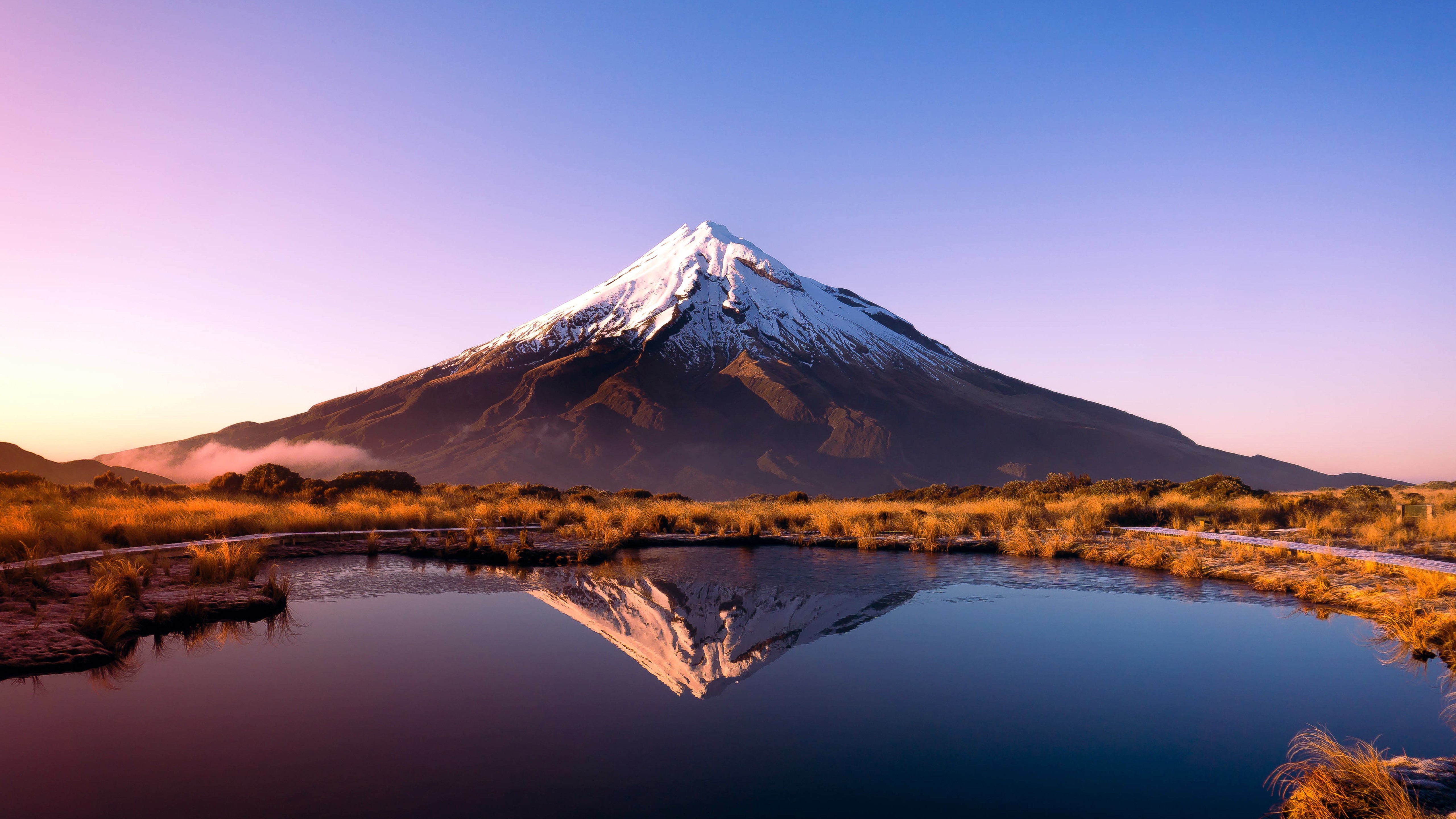 埃格蒙特山.jpg