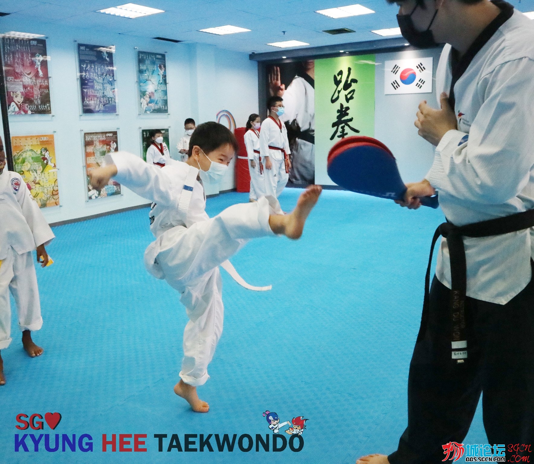 Kyunghee Taekwondo 5穿心脚.jpg