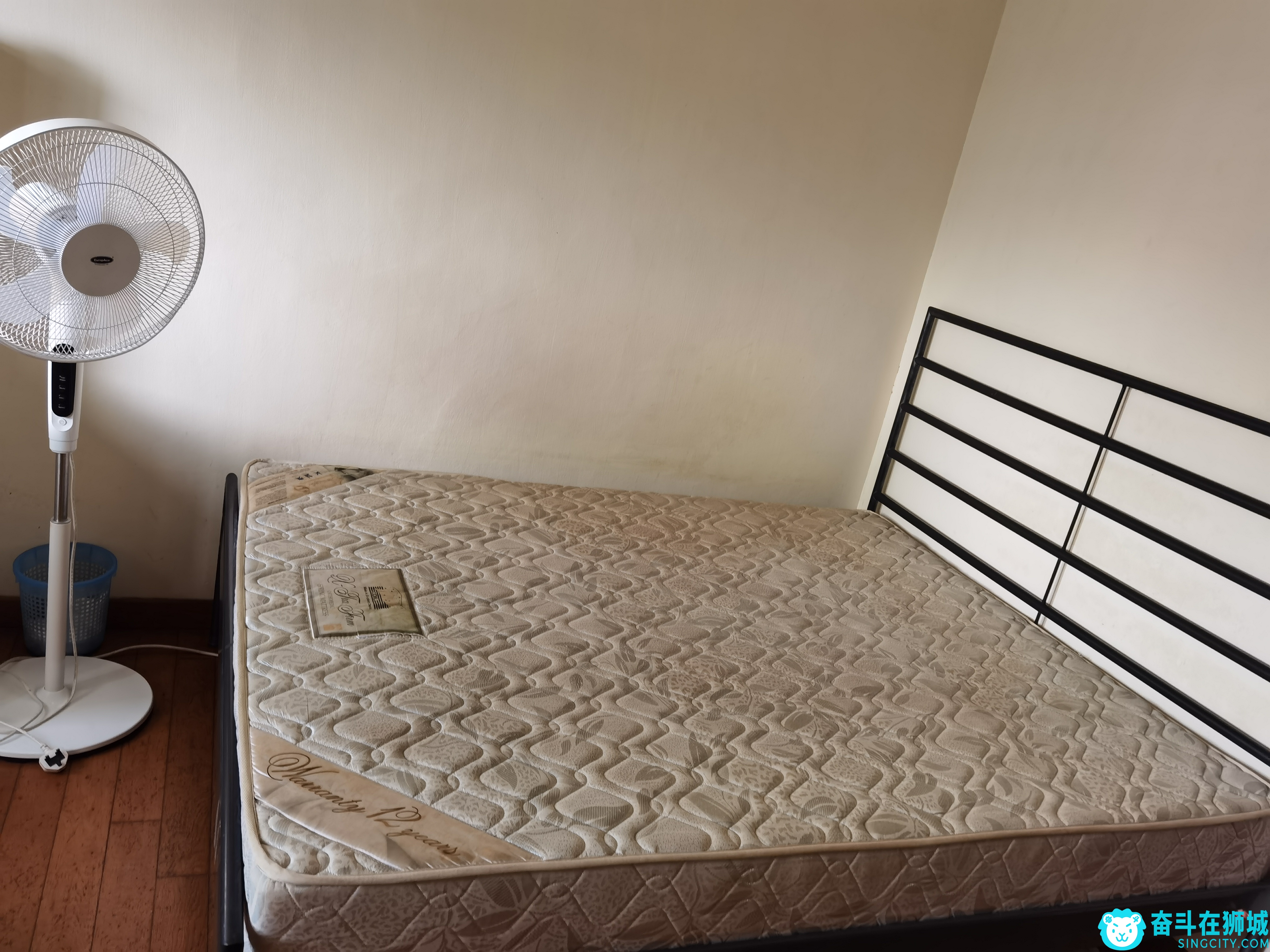 Room1_2.jpg