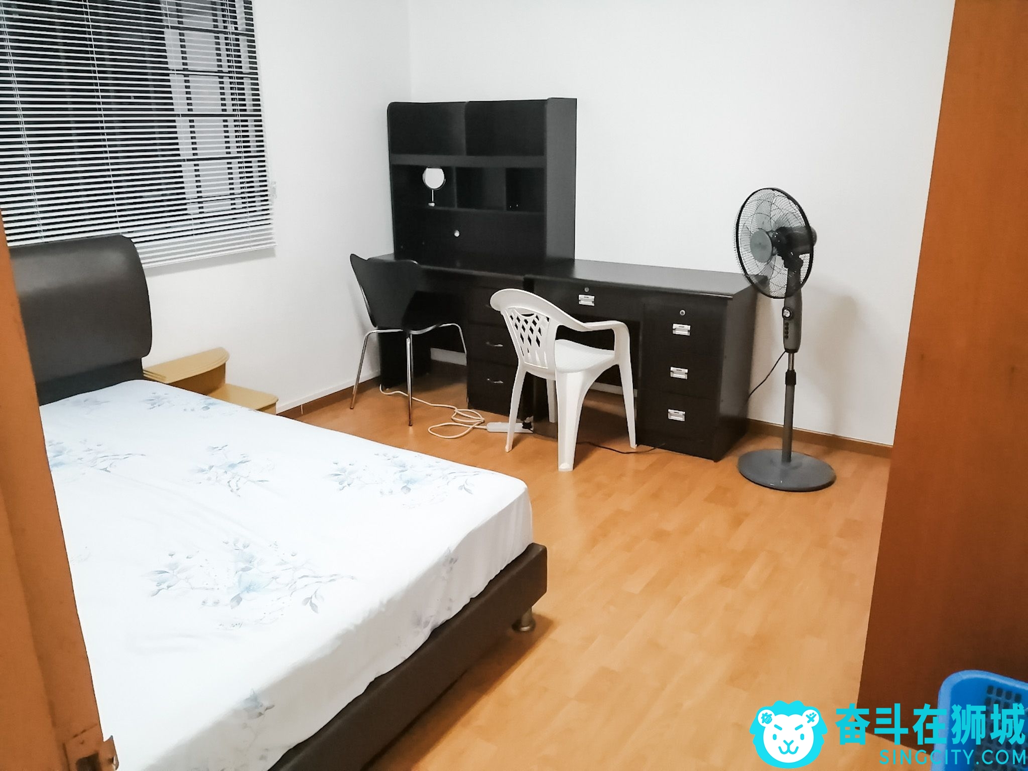 common room 1.jpg