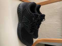 New Balance 男式跑鞋 35元