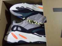 Adidas  Calabasas Yeezy 700 Runner Boost OG纯白 大地 侃爷椰子跑鞋