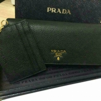 全新Prada钱包 才买不久一次没用过 先低价转手