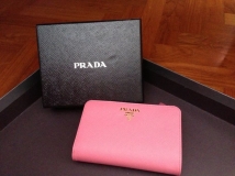 新到一款Prada天竺粉钱包，全新带身分卡