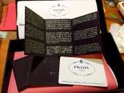 【【全新闲置】低价转让全新Prada粉色十字纹皮钱包一个 含包装盒袋 身份卡 防尘袋