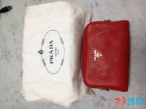 甩货SGD250 全新正品 Prada 红色化妆包