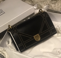 正品 Chanel Dior Prada LV Ferragamo Tory Burch包包 钱包鞋子低价转让 （加新）