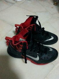 出一双篮球鞋Nike Zoom Hyperfuse 2013