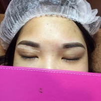 OLIVIA BEAUTY EYEBROW采用韩国纯天然色料，纹绣师经过韩国半永久协会的老师专业授课。